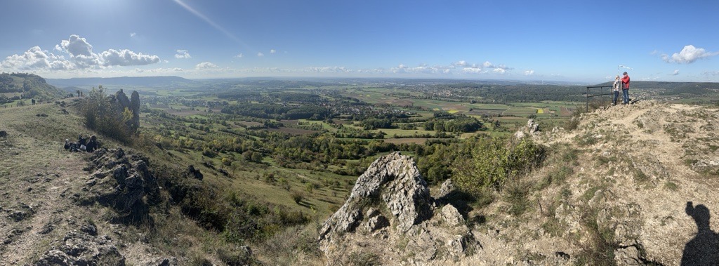 Ausblick von einer Anhöhe in die Ferne